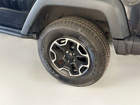Used 2015 Jeep Wrangler Unlimited Rubicon image 30