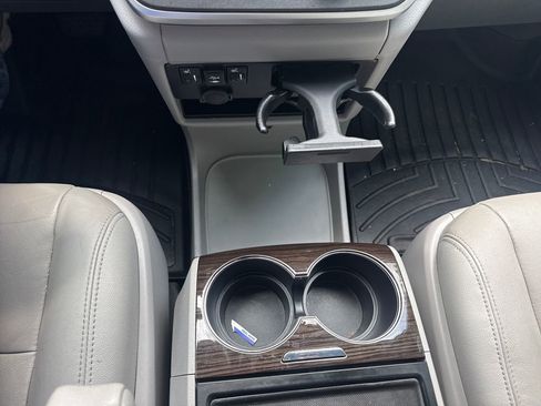 Used 2020 Toyota Sienna XLE FWD image 23