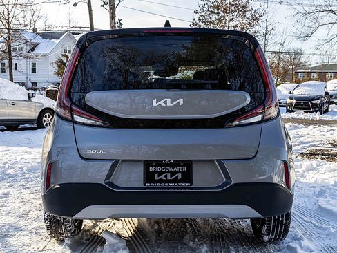 Certified 2023 Kia Soul S image 5