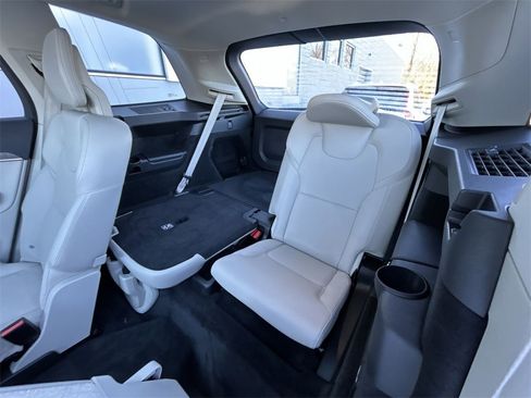 Certified 2023 Volvo XC90 B6 Plus image 24