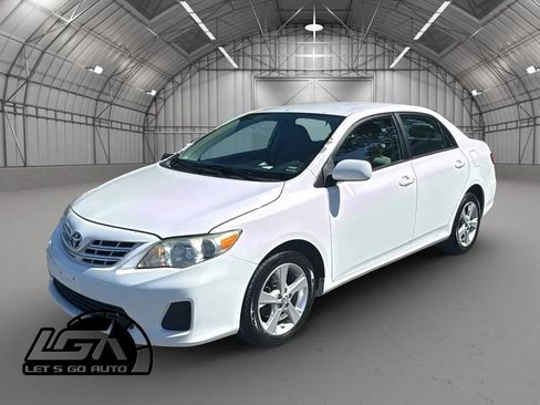 Used 2013 Toyota Corolla FWD image 3