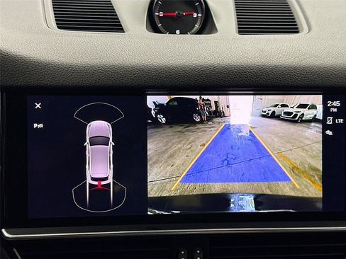 Used 2022 Porsche Cayenne Platinum Edition image 16