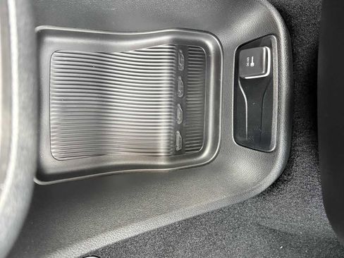 New 2026 Chrysler Pacifica Select w/ S Appearance Package image 24