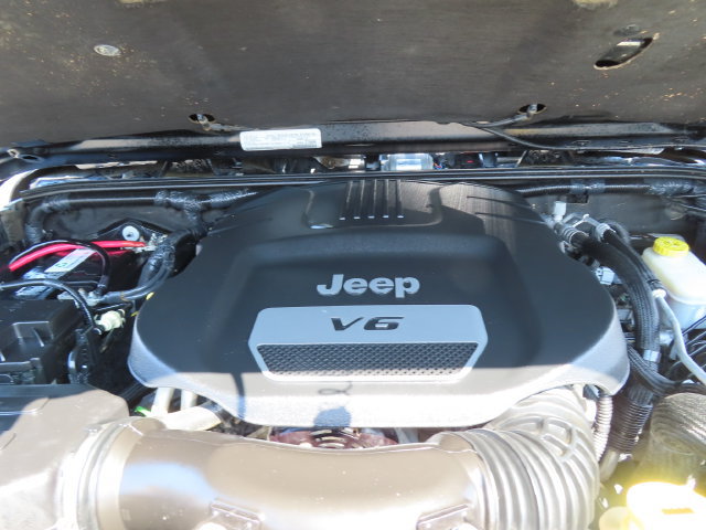 Used 2018 Jeep Wrangler Unlimited Sahara AWD/4WD image 37