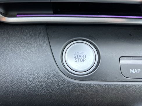 Used 2024 Hyundai Elantra Limited image 32