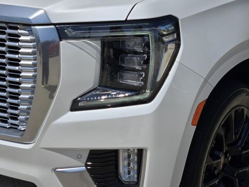 Used 2024 GMC Yukon Denali RWD image 35