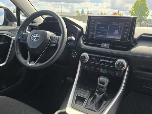 Used 2021 Toyota RAV4 XLE w/ XLE Grade Weather Package AWD/4WD image 11