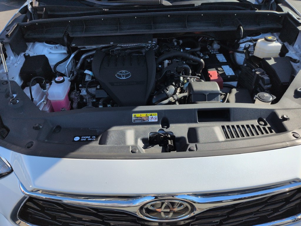 Used 2024 Toyota Highlander Platinum AWD/4WD image 22