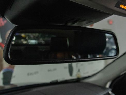 Used 2017 Land Rover Range Rover Evoque SE Premium image 12