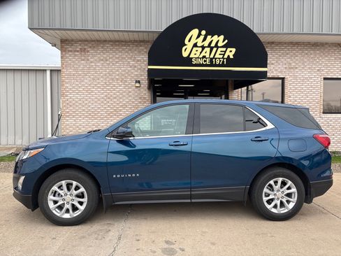 Used 2020 Chevrolet Equinox LT image 2