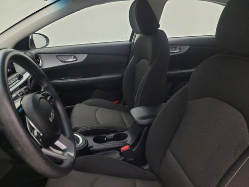 Used 2023 Kia Forte LXS w/ LXS Technology Package FWD image 17