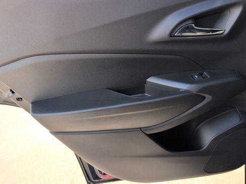 Used 2025 Chevrolet Trax ACTIV image 32