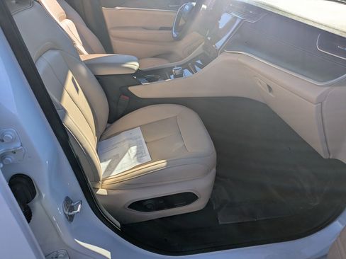 Certified 2024 Jeep Grand Cherokee L Limited image 39