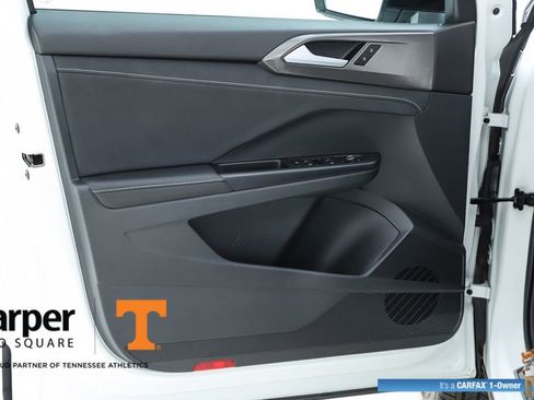 Used 2025 Volkswagen Taos SE image 18