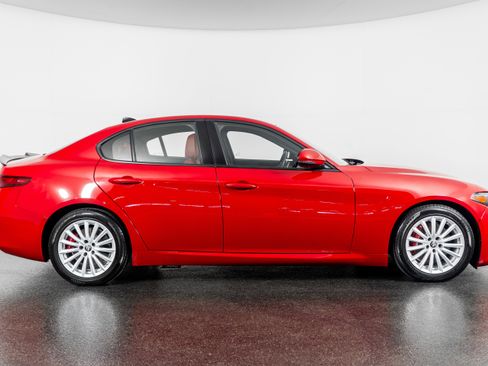 Used 2023 Alfa Romeo Giulia Sprint image 5