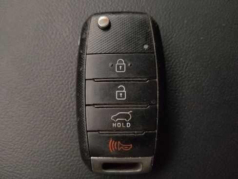 Used 2020 Kia Sorento L image 32