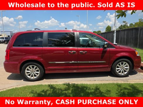 Used 2015 Chrysler Town & Country Limited Platinum FWD image 8