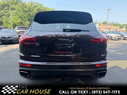 Used 2017 Porsche Cayenne AWD/4WD image 10