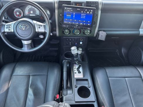 Used 2014 Toyota FJ Cruiser 4WD image 13