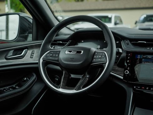New 2026 Jeep Grand Cherokee L Limited AWD/4WD image 17
