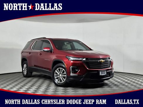 Used 2022 Chevrolet Traverse LT FWD image 1