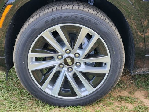 New 2026 Cadillac Vistiq Luxury AWD/4WD image 8