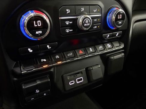 Used 2021 GMC Sierra 1500 SLE w/ X31 Off-Road Package AWD/4WD image 58