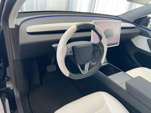 Used 2026 Tesla Model Y AWD image 4