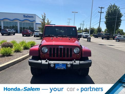 Used 2012 Jeep Wrangler Unlimited Rubicon w/ Connectivity Group AWD/4WD image 5