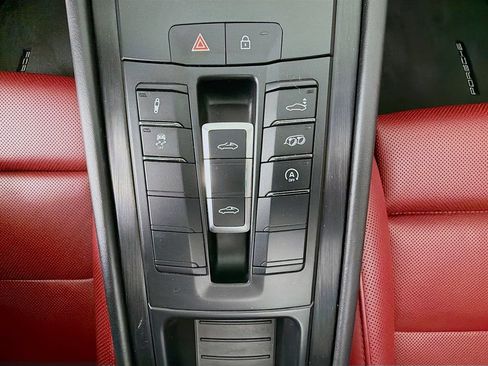 Certified 2019 Porsche 911 Targa 4 GTS AWD/4WD image 31