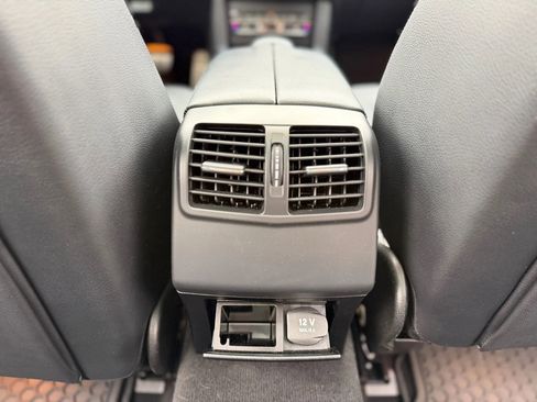 Used 2014 Mercedes-Benz E 350 4MATIC Wagon image 39