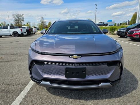 Used 2025 Chevrolet Equinox EV LT FWD image 2