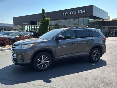 Used 2018 Toyota Highlander XLE AWD/4WD image 1
