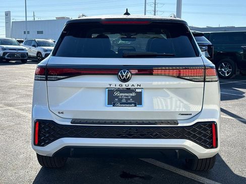 Used 2025 Volkswagen Tiguan SE R-Line image 6