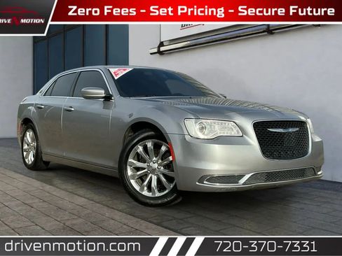 Used 2017 Chrysler 300 Limited image 1