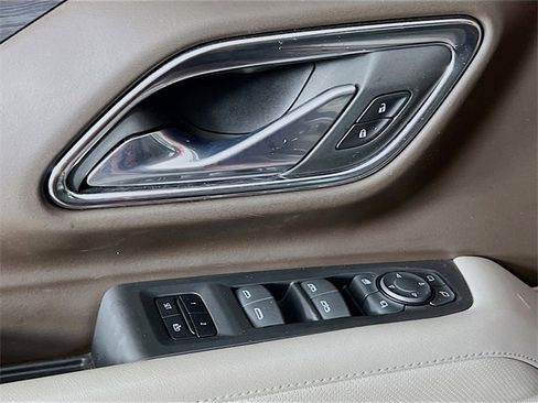 Used 2023 GMC Yukon SLT w/ SLT Luxury Package image 9