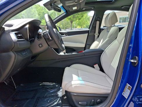 Used 2025 Genesis G70 2.5T w/ Sport Prestige Package image 14