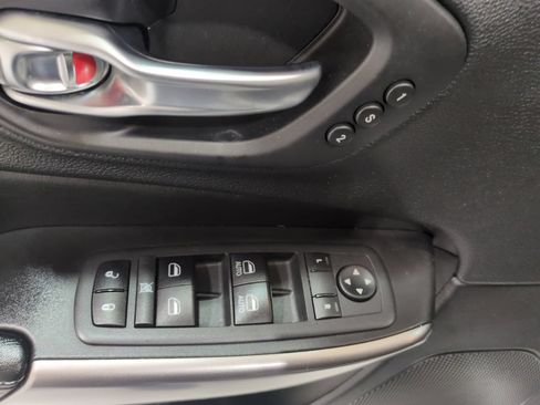 Used 2020 Jeep Cherokee Limited AWD/4WD image 16