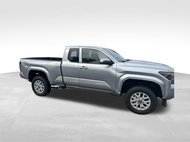 Used 2025 Toyota Tacoma SR5 AWD/4WD image 6
