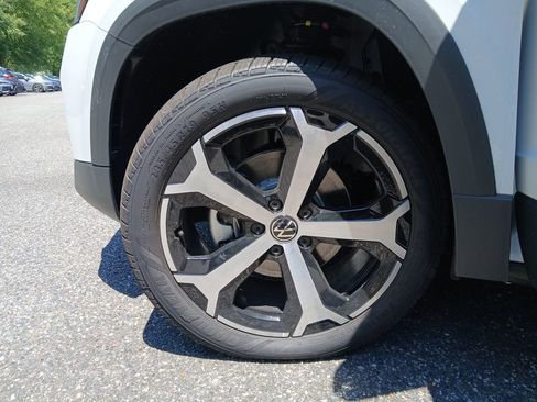 New 2025 Volkswagen Taos SEL image 27