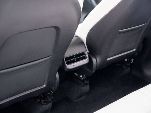 Used 2023 Tesla Model Y 2WD image 18