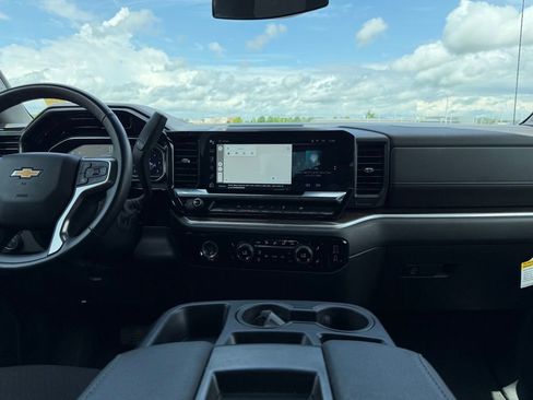 Used 2024 Chevrolet Silverado 1500 LT AWD/4WD image 17