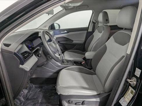 Used 2022 Volkswagen Taos SE FWD image 13