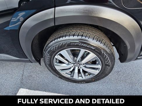 Used 2025 Nissan Pathfinder SL image 10