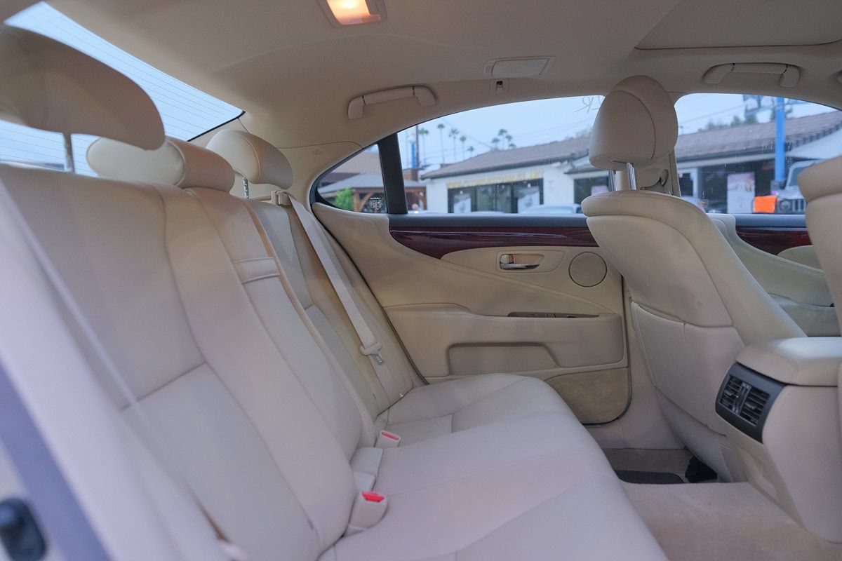 Used 2011 Lexus LS 460 w/ Comfort Pkg RWD image 34