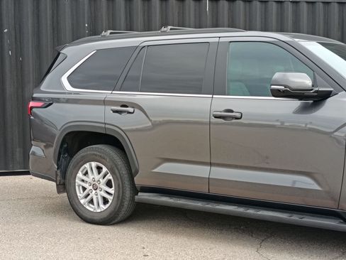 Used 2024 Toyota Sequoia SR5 w/ SR5 Premium Package AWD/4WD image 5