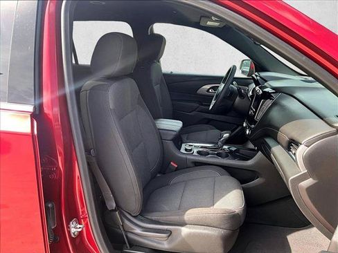 Used 2024 Chevrolet Traverse LT FWD image 9