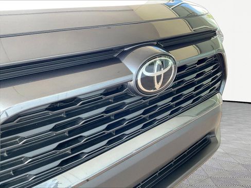 Used 2024 Toyota RAV4 LE AWD/4WD image 31