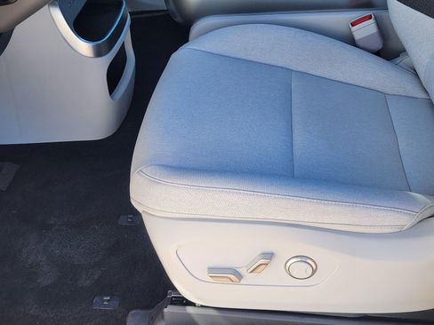 New 2026 Hyundai Ioniq 9 SE AWD/4WD image 9