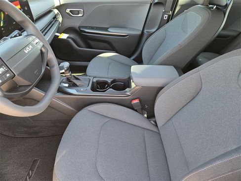 New 2025 Kia K4 LX image 9
